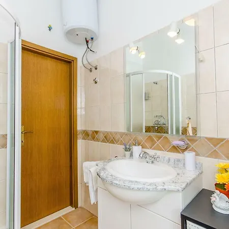 House Lucija Dom wakacyjny