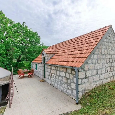 House Lucija Dom wakacyjny *